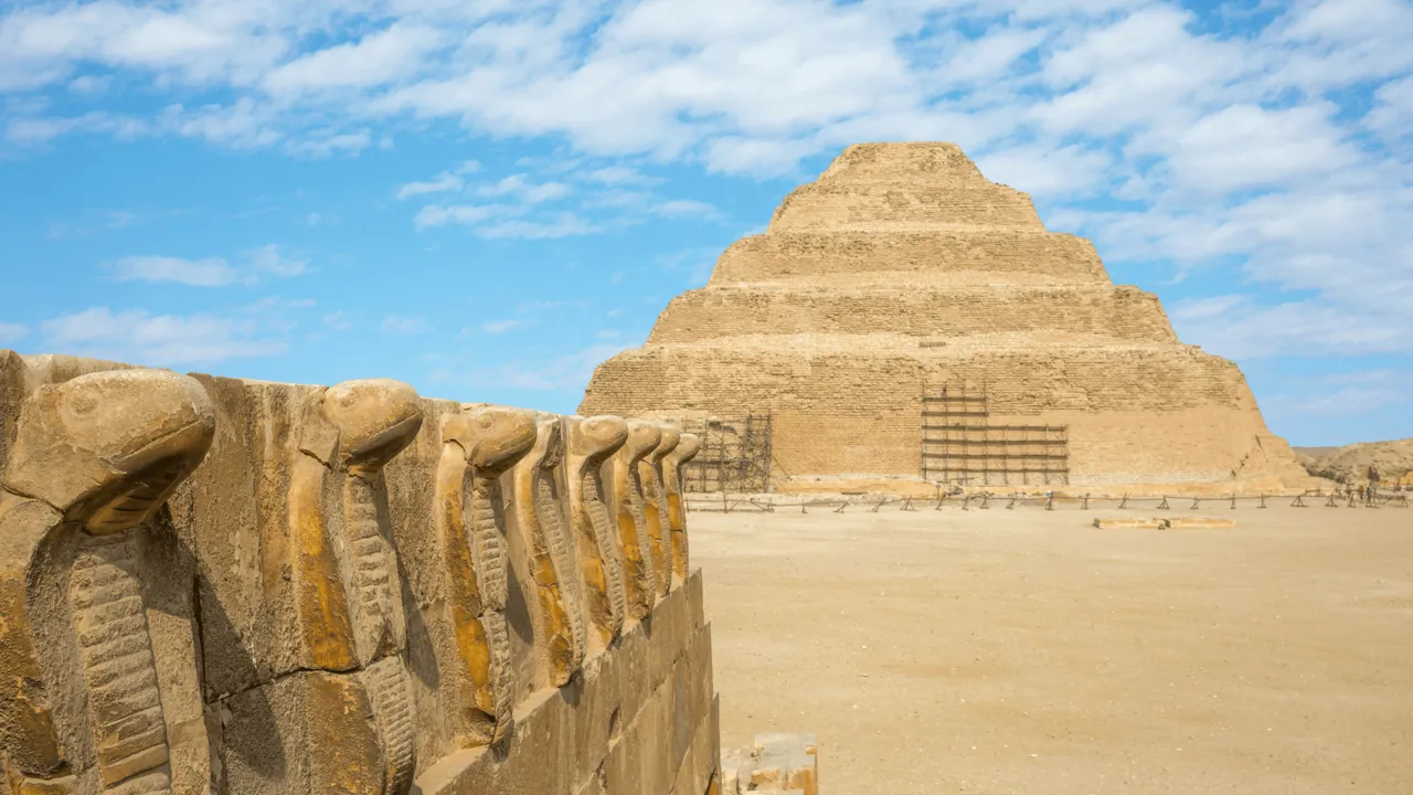 Vi ser den berømte steppyramide ved sakkara. Foto Viktors Farmor