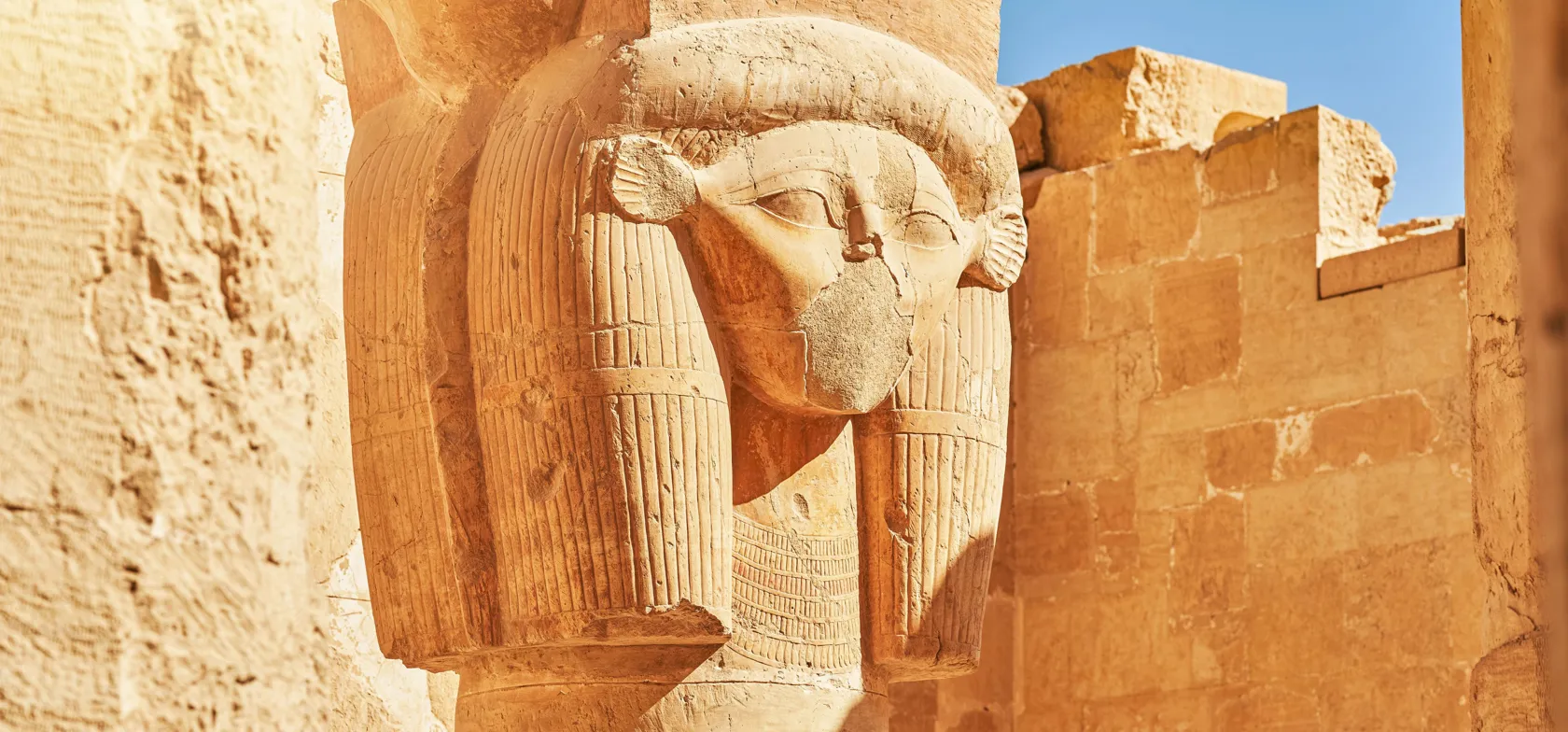 Hatsepsut var en kvindelig farao, der gik i mod normerne. Læs om hende med Viktors Farmor