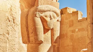 Hatsepsut var en kvindelig farao, der gik i mod normerne. Læs om hende med Viktors Farmor 