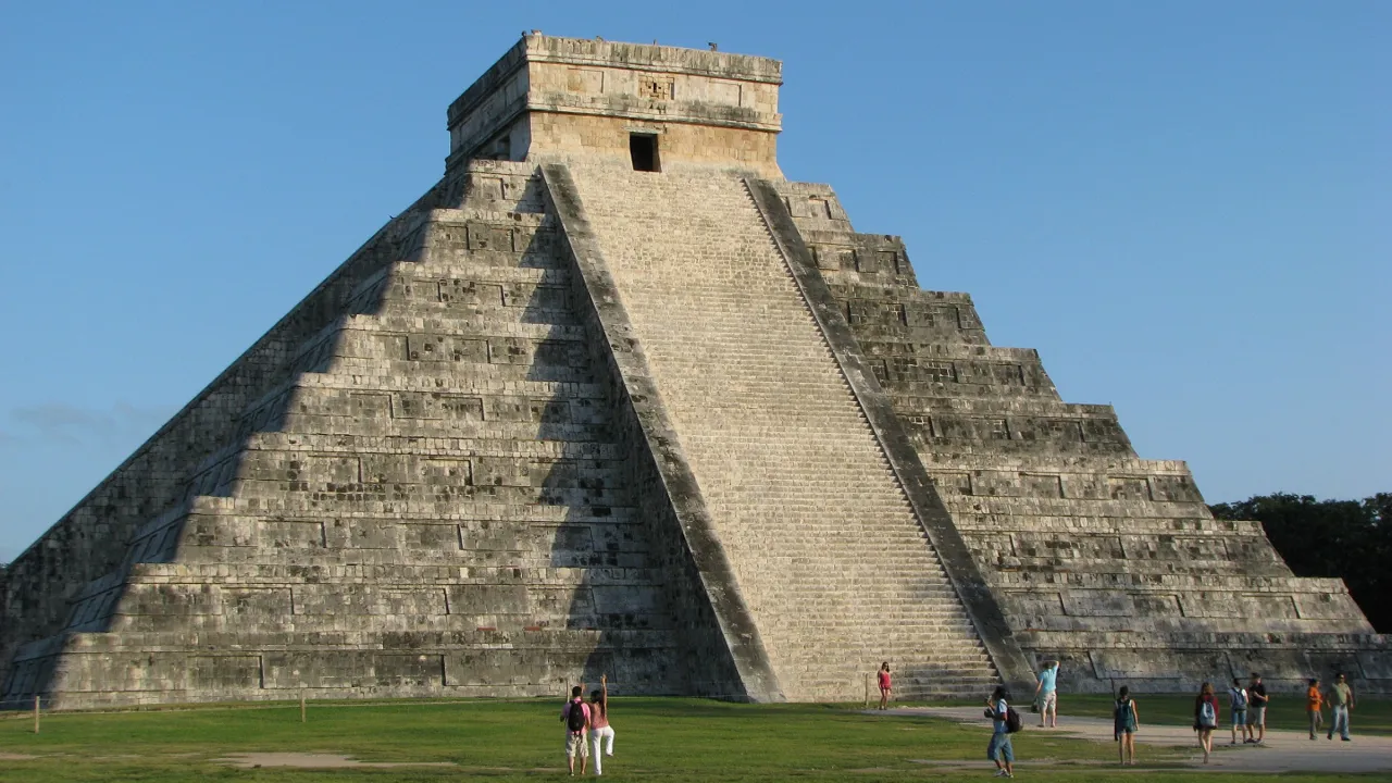 Pyramiden i Chichén Itza er et af verdens syv nye vidundere. Foto Vagn Olsen