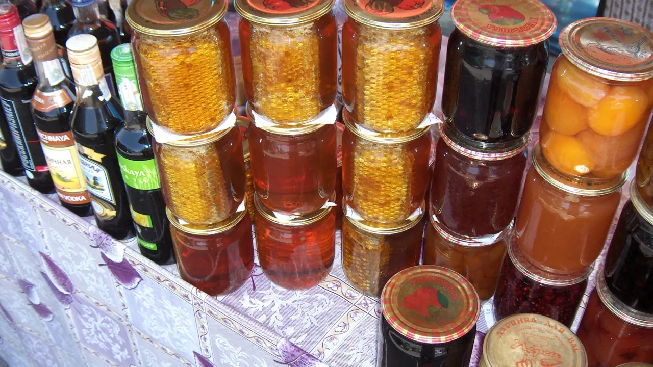 Man bliver let fristet til at købe honning eller andre lækkerier. Foto Erik Holm