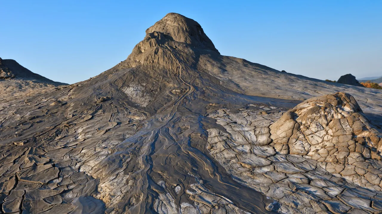 I Buzău oplever vi muddervulkaner, et fascinerende og unikt naturfænomen. Foto Viktors Farmor