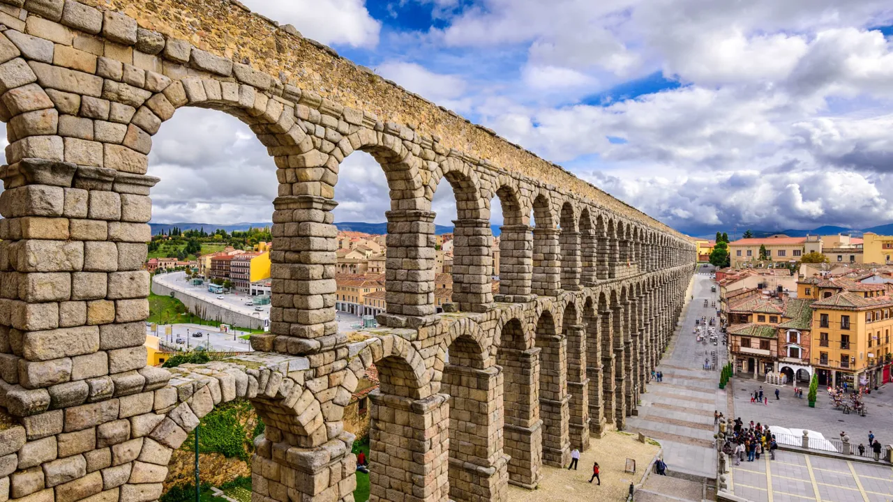 Akvædukten i Segovia tager pusten fra en. Foto Viktors Farmor