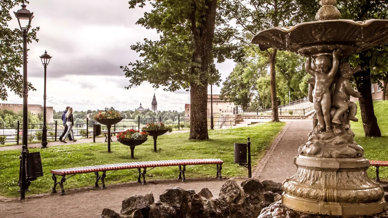I Narva besøger vi byens ældste park, som er beliggende på toppen af Bastion Victoria. Foto Eiliki Pukk Visit Estonia