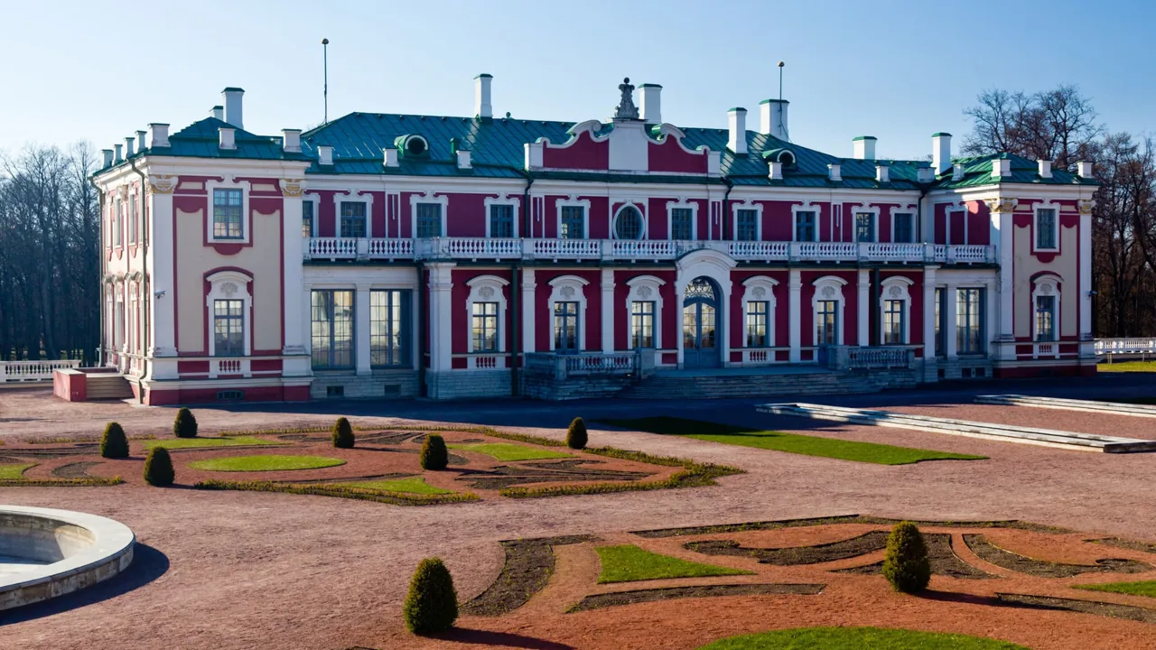 Det smukke Kadriorg Slot blev i 1718 beboet af Den Russiske Zar Peter den Store. Foto Viktors Farmor