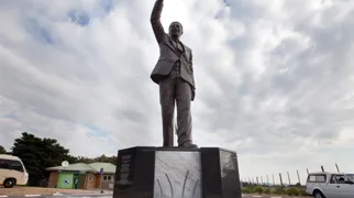 Vi ser Mandela monumentet i Paarl.