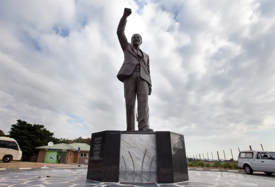 Vi ser Mandela monumentet i Paarl.
