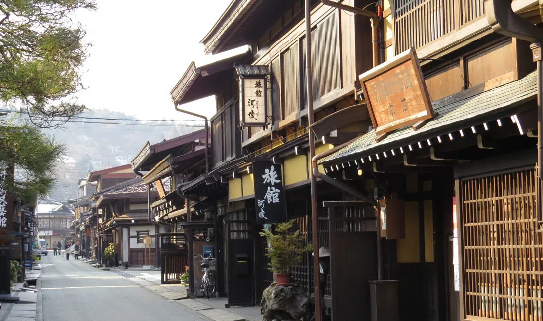 Vi har en dag i den charmerende gamle by Takayama.