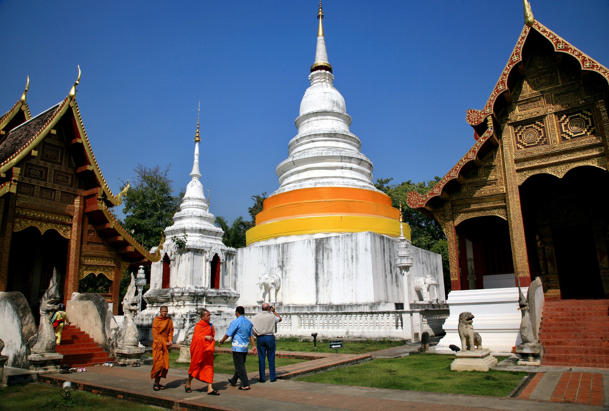 Chiang Mai er særdeles rig på templer. Her ses Wat Phra Singh, der gemmer på fantastiske vægmalerier. Foto Anders Stoustrup