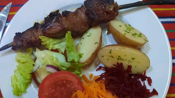 Espetada er oksekød på spyd som fås på Madeira. Foto Gitte Broholm Tinghuus