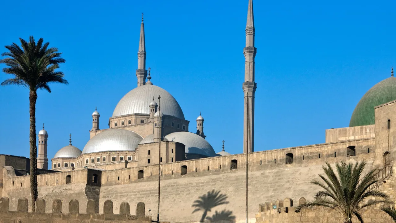 Sultan Hassan Moskéen med de kendetegnende kupler. Foto Viktors Farmor