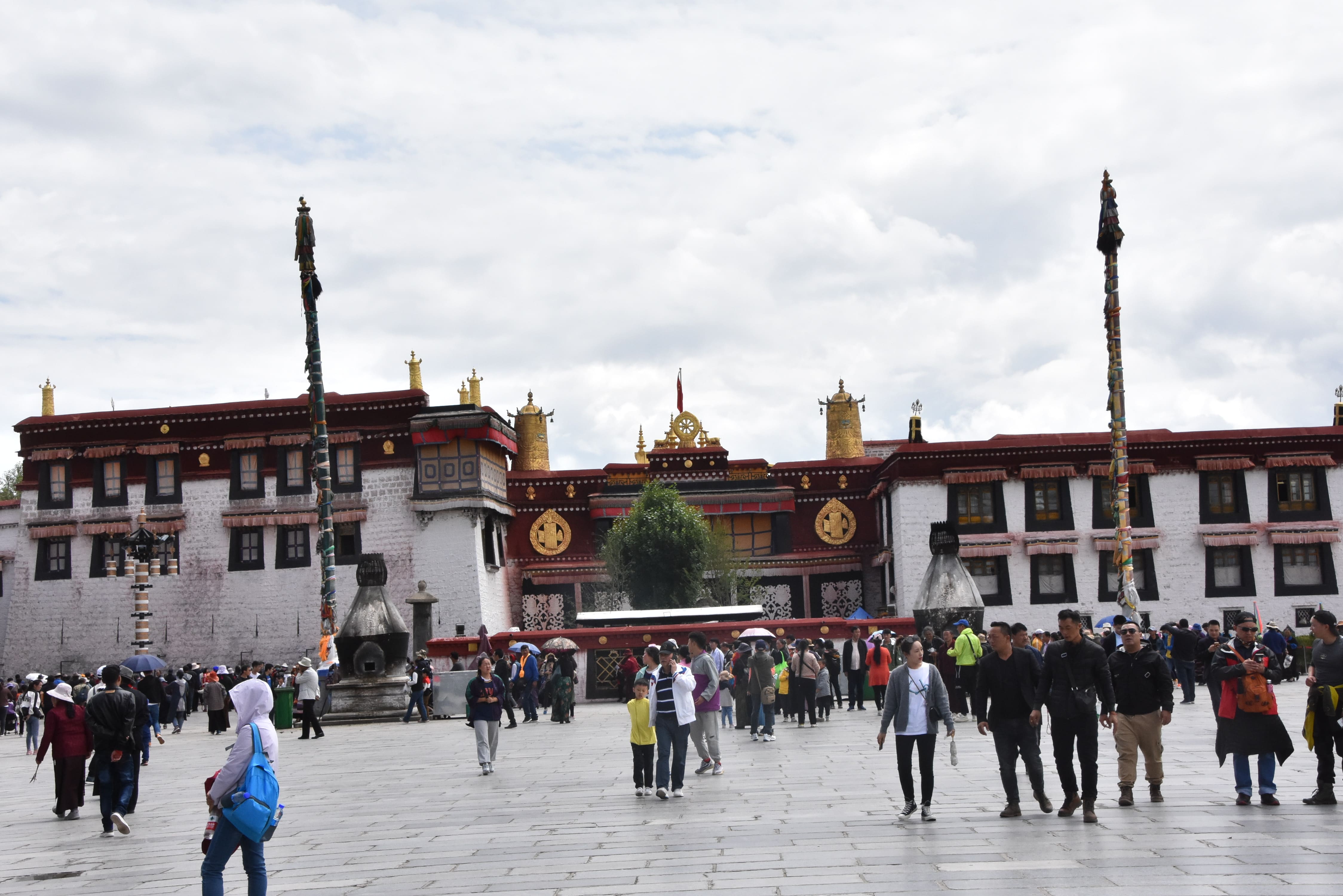 Jokhang-templet er det vigtigste religiøse sted i Tibet. Foto Ulla Dons