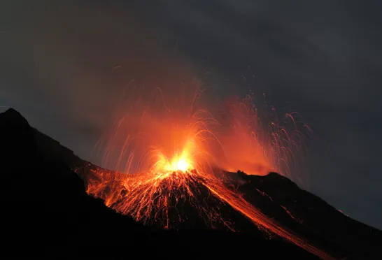 Stromboli har små udbrud ca. fire gange i timen. Foto Viktors Farmor