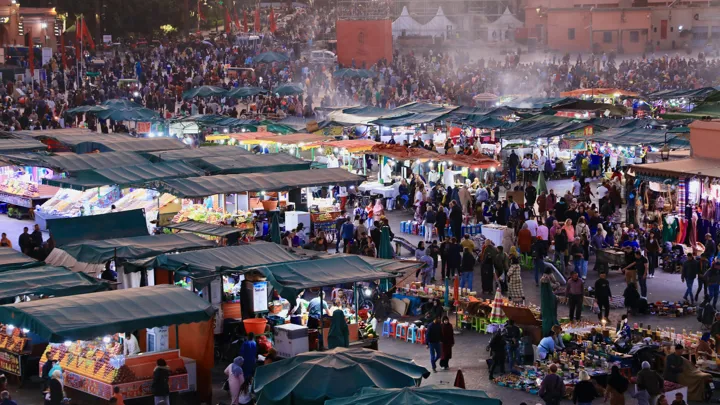 Masser af liv og stemning på Fna-pladsen i Marrakesh. Foto Anders Stoustrup