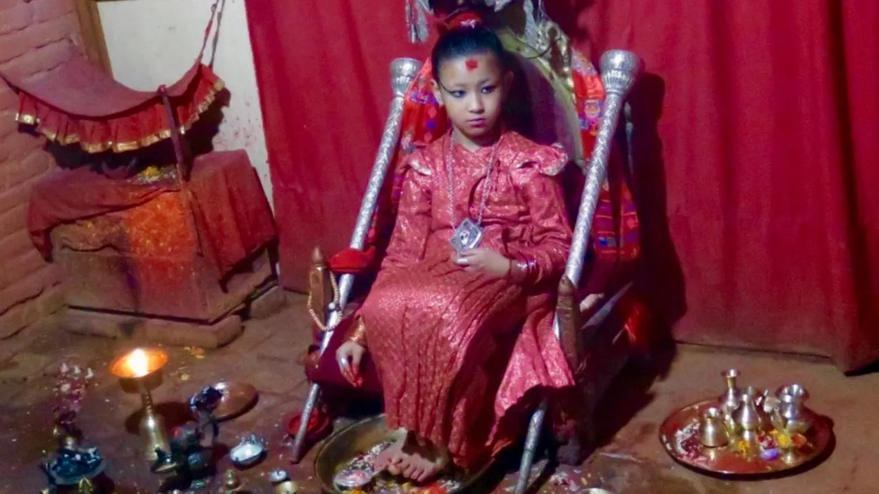 Vi besøger den levende gudindes bolig og tempel. Foto Tania Karpatschof