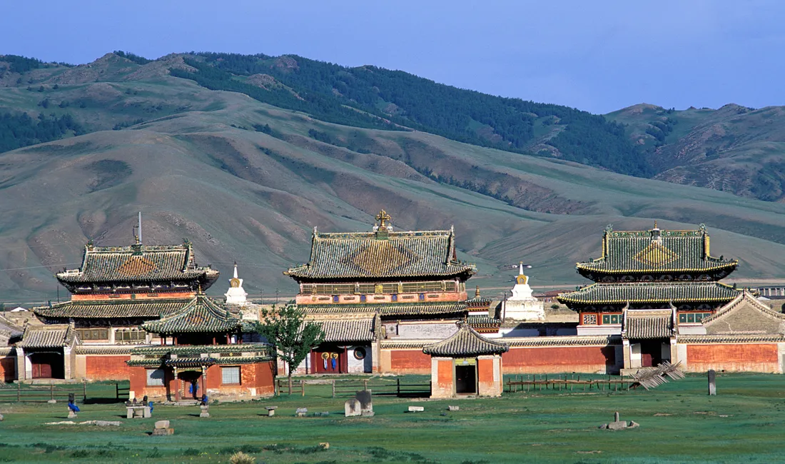 Det ældste kloster Erdene Zuu fra 1585 blev delvist skånet i 1937 da Stalin beordrede landets klostre jævnet med jorden. Foto Viktors Farmor
