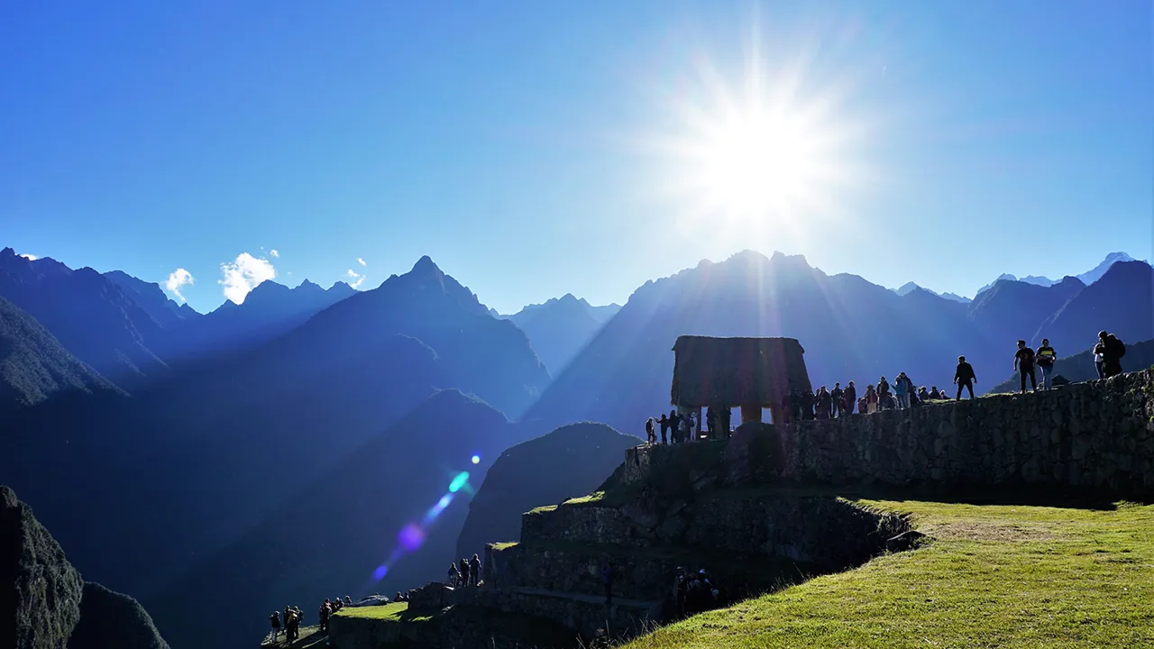 Sol over Machu Picchu blandt de magiske bjerge. Foto Kathrine Svejstrup