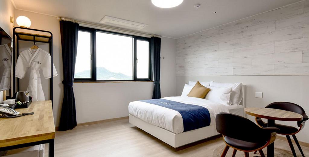 Vi bor på CM Park Hotel i Andong. Et moderne og stilrent hotel i hjertet af byen. 