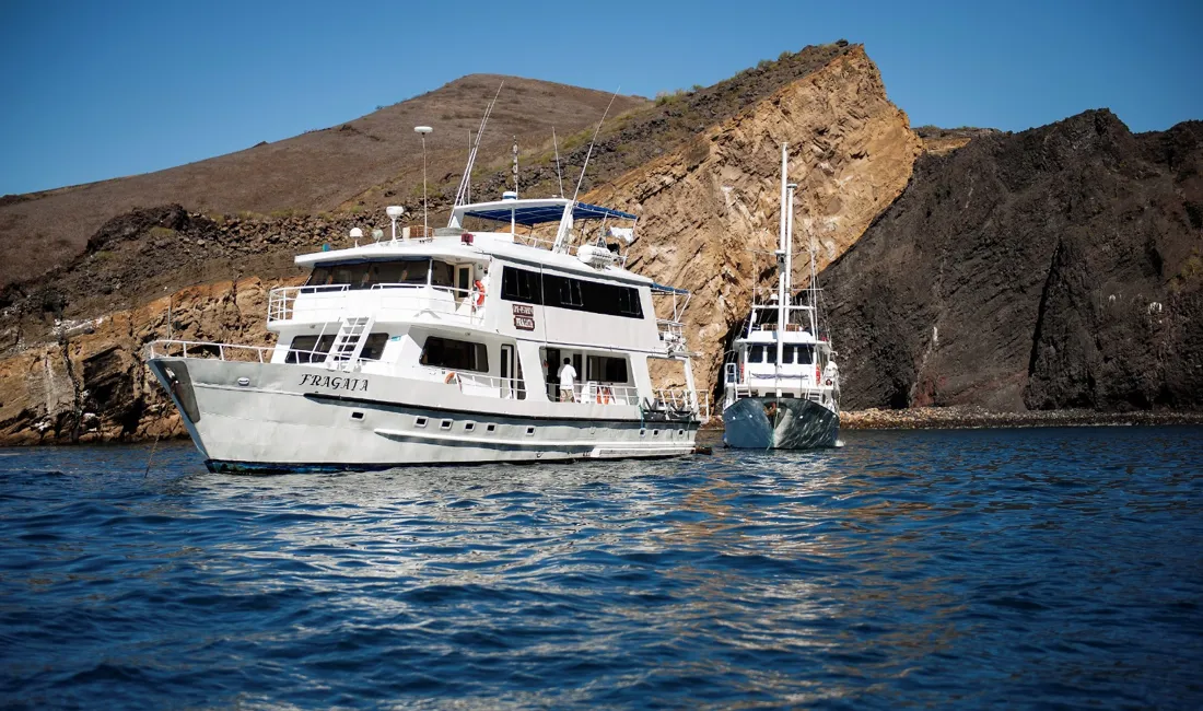 På Galapagos sejler vi med en mindre krydstogtsbåd, så vi kan ankre op tæt ved land. Foto Viktors Farmor