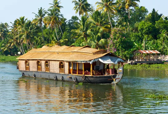 Vi overnatter på en husbåd på backwaters. Foto Viktors Farmor