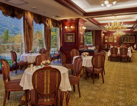 Vi bor på Kenginstonn Stars ved Seoraksan National Park, som har en britisk stil fra lobby til værelse.