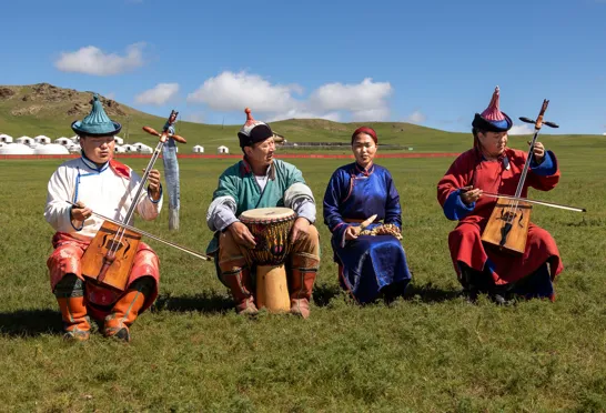 Musik og sang på stepperne i Mongoliet. Foto Verner Rud Nielsen