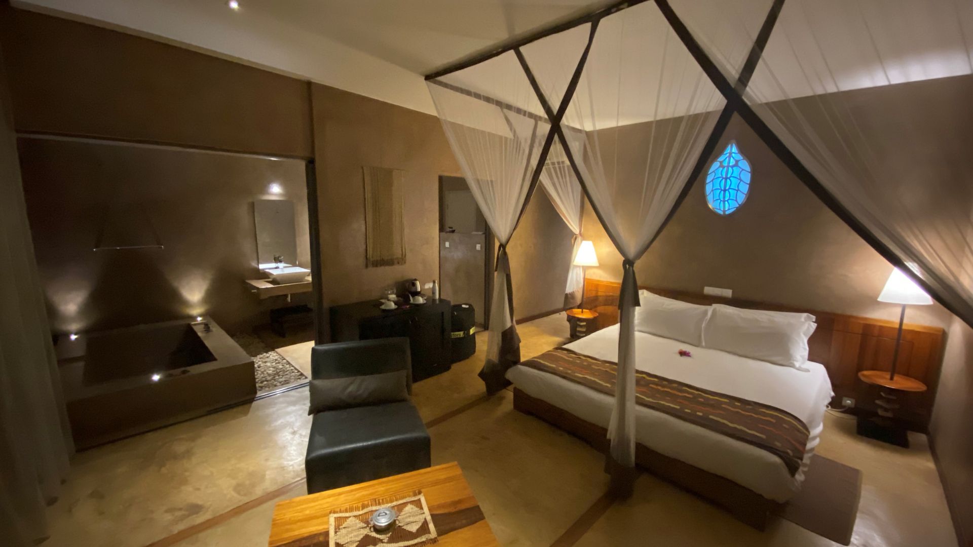 Vores ecolodge er en af de bedste på Madagaskar, bygget af sandsten og perfekt indpasset i landskabet. Foto Viktors Farmor