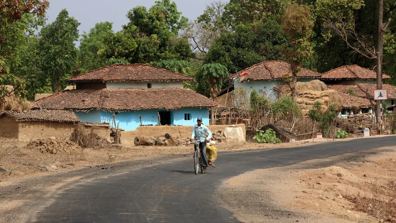 Landsbyer på vej mod Pench. Foto Anders Stoustrup