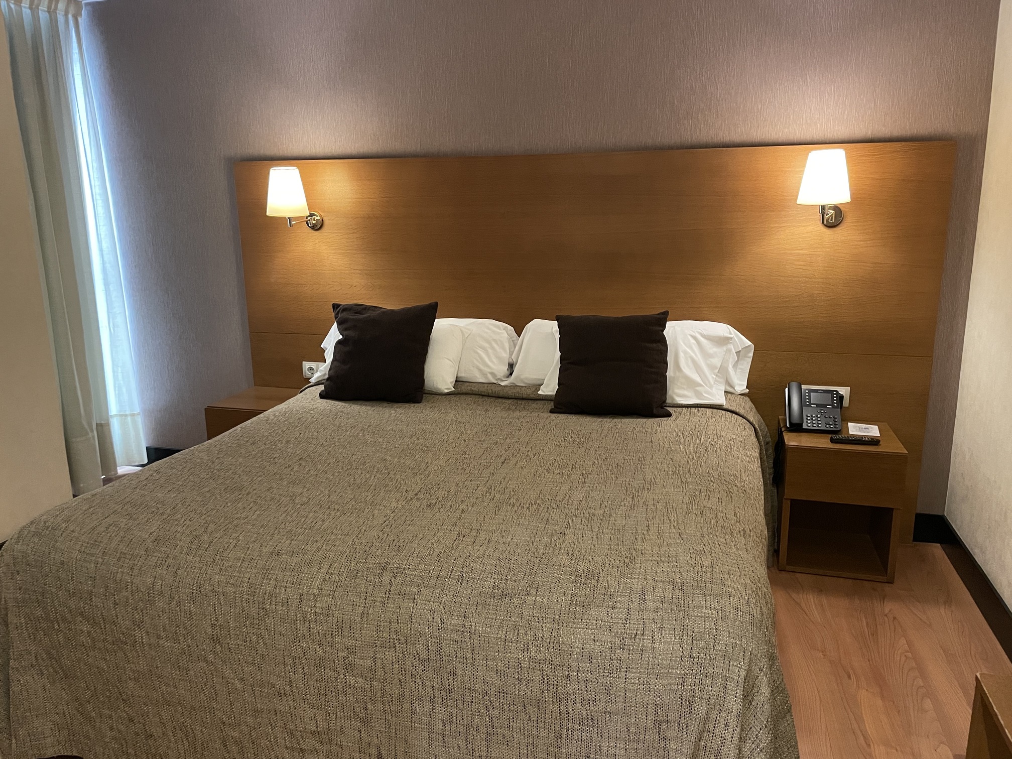 Et godt 3-stjernet hotel, med placering i gåafstand fra Sevillas mange seværdigheder. Foto Viktors Farmor 