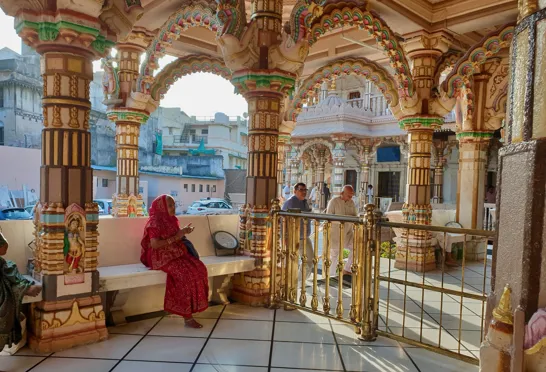 Morgenstemning i tempel i Ahmedabad. Foto af Kirsten Gynther Holm
