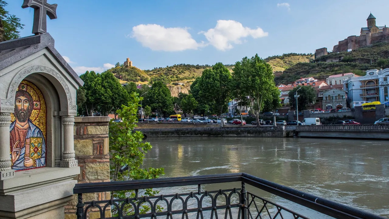 En byrundtur i Tbilisi klares bedst til fods. Foto Karin Reif