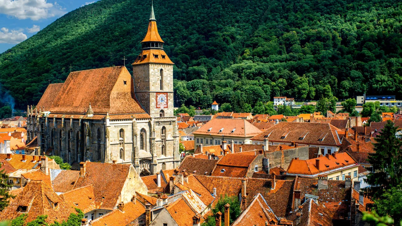 I Brașov ser vi den sorte kirke, som er den største gotiske kirke i Østeuropa. Foto Viktors Farmor