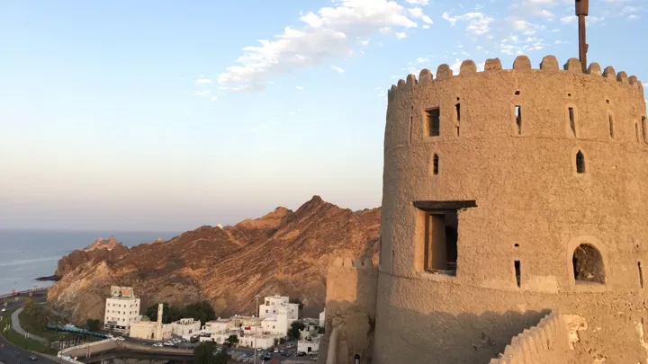 Portugiserne byggede Mutrah Fort i 1600-tallet ved indsejlingen til Muscat havn. Foto Lone Vestergaard