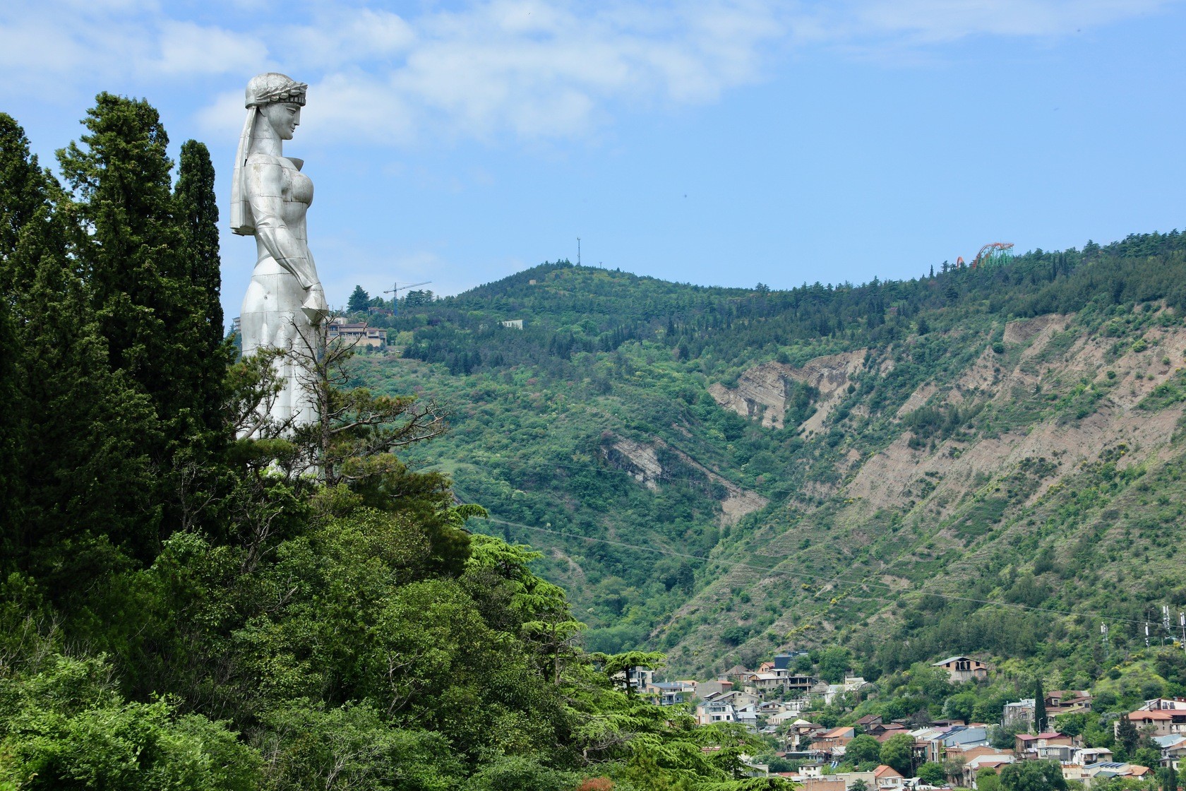 Mother Georgia kigger ud over Tbilisi. Foto Anders Stoustrup