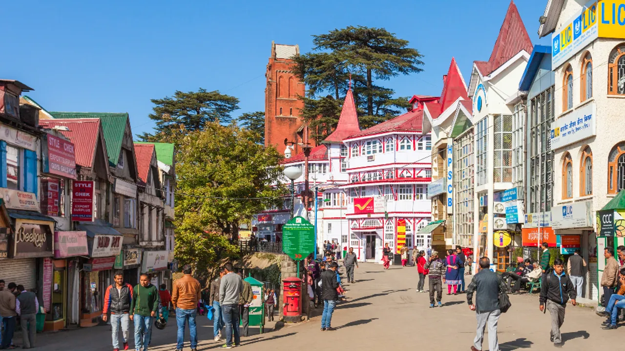 Briternes gamle sommerhovedstad Shimla er en sjov blanding af britisk idyl og det moderne Indien.  Foto Viktors Farmor