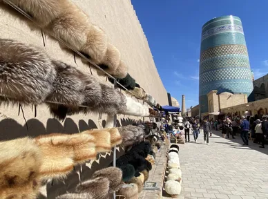 Der er mange hyggelige gader i Khiva. Foto Michael Høeg Andersen