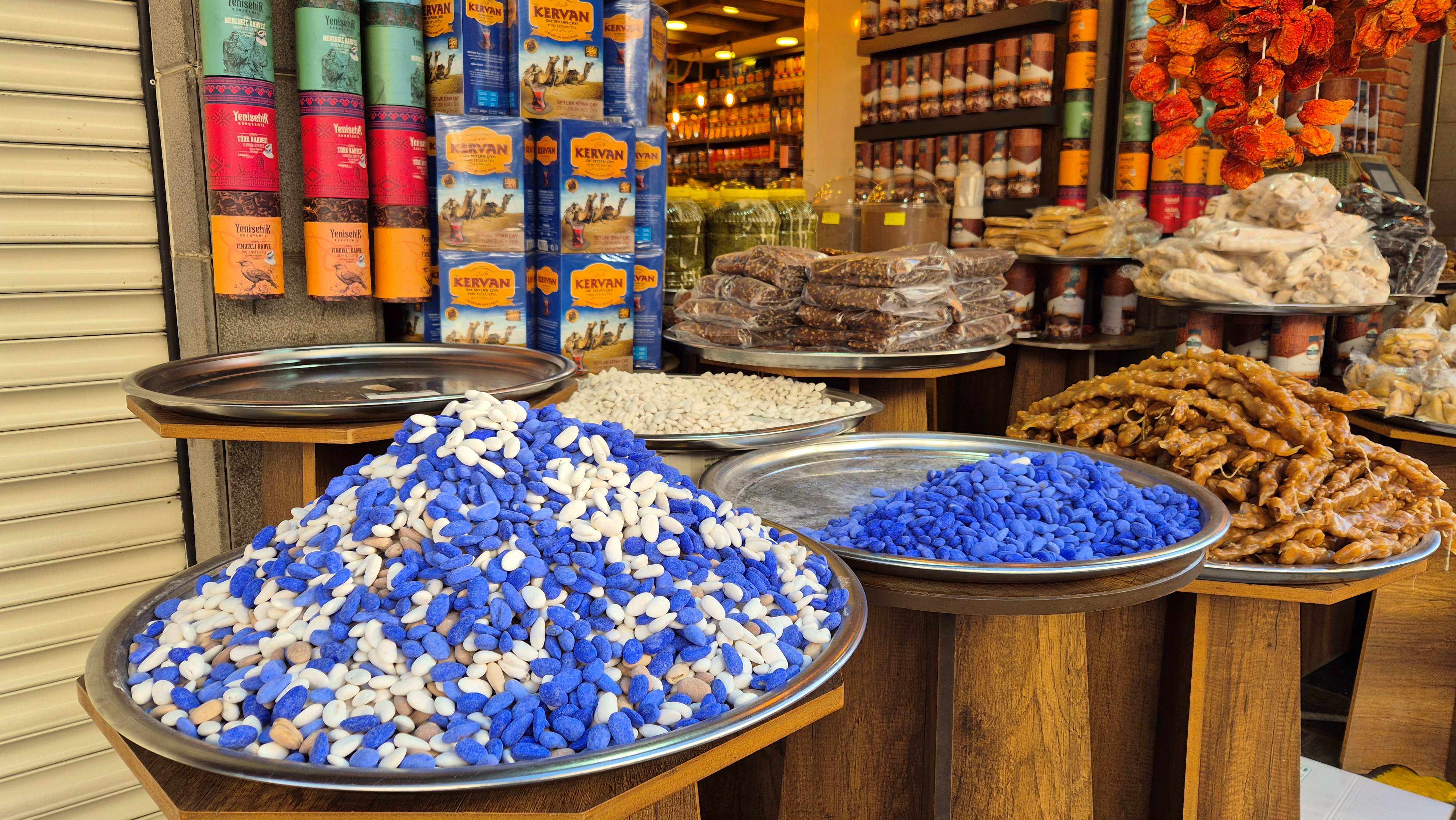 Mardin er kendt for sine lækre blå mandler. Foto Henrik Bjerresø