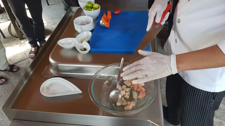 På Tío Darío forberedes en klassisk Ceviche. Foto Gudik Holm Plews
