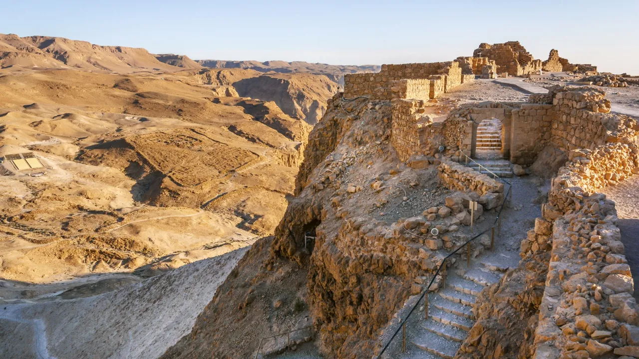 På Masada-klippen holdt knap 1000 jøder efter sigende stand mod romerne i flere år. Foto Viktors Farmor