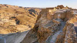 På Masada-klippen holdt knap 1000 jøder efter sigende stand mod romerne i flere år. Foto Viktors Farmor