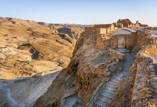 På Masada-klippen holdt knap 1000 jøder efter sigende stand mod romerne i flere år. Foto Viktors Farmor
