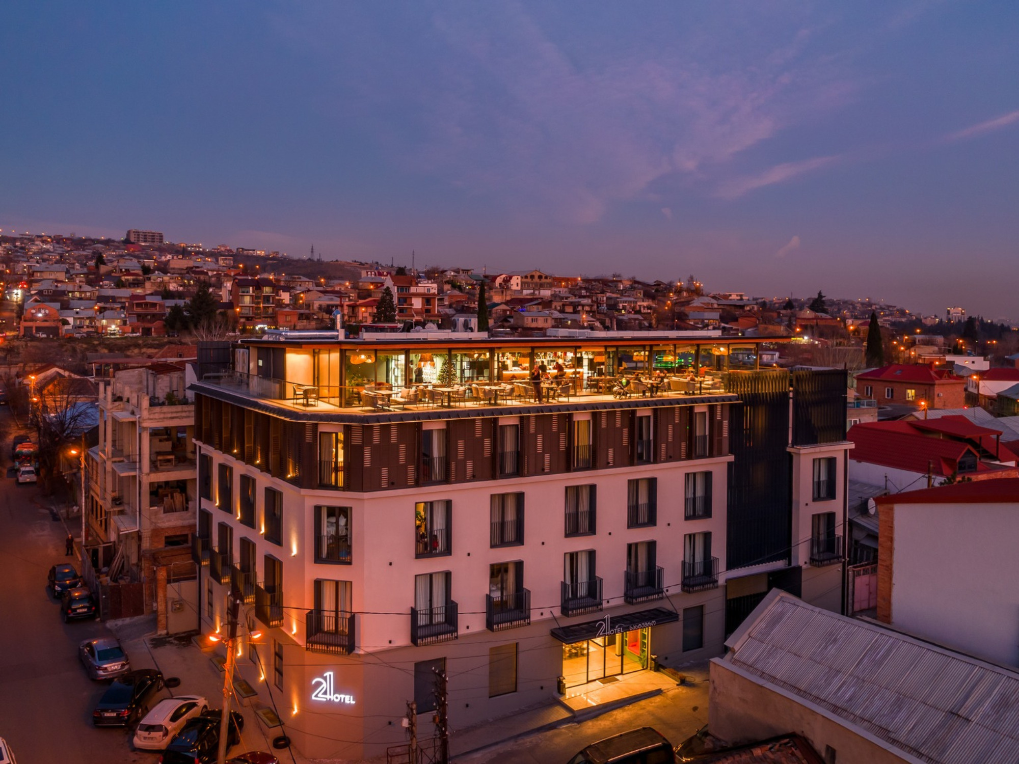 Hotel 21 Tbilisi er et komfortabelt 4-stjernet hotel, som ligger på Konstantine Eristavi Street i Tbilisi. 