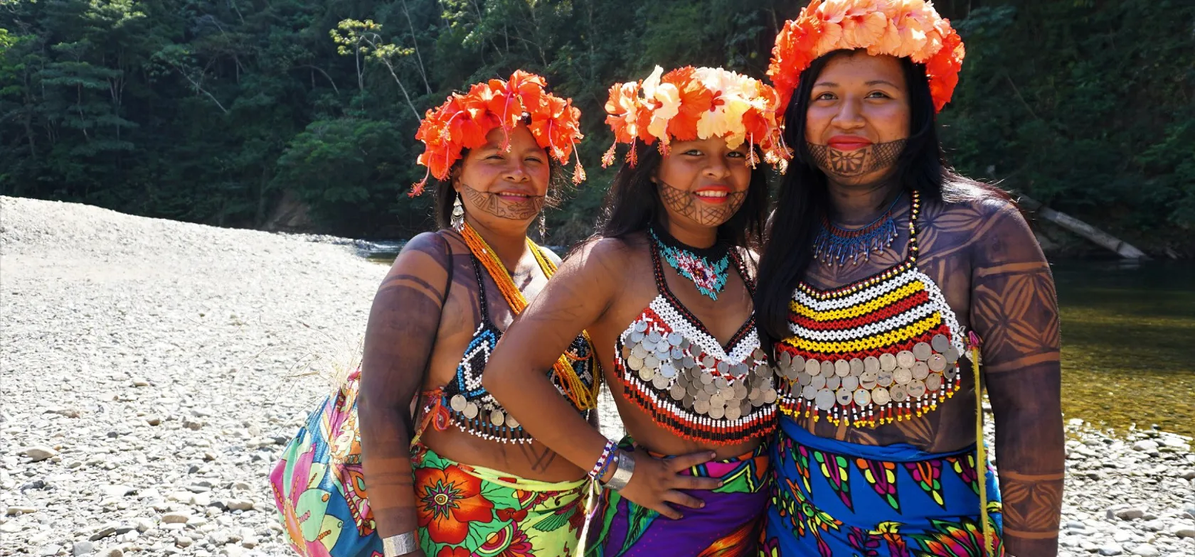 Vi besøger en Emberá indianerlandsby og får indblik i deres kultur og levevis. Foto Kathrine Svejstrup
