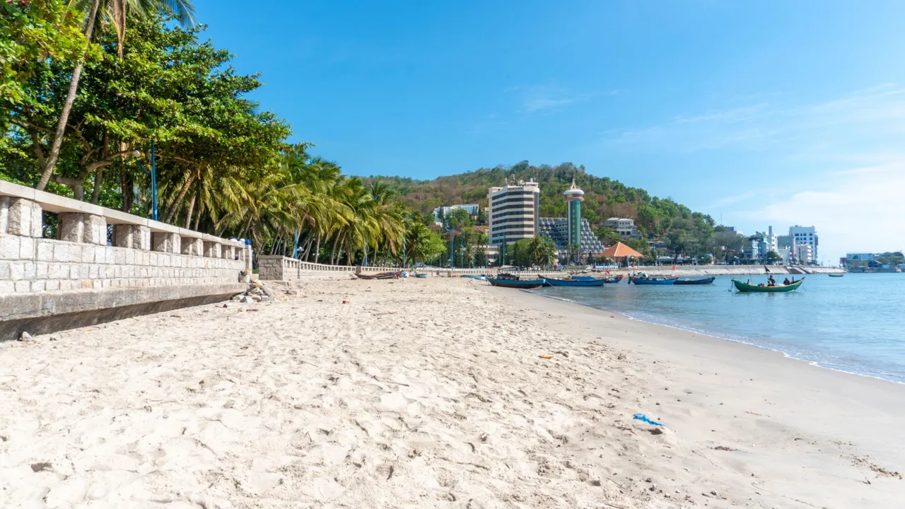 Der er god tid til at nyde Vung Tau strandene. Foto Viktors Farmor