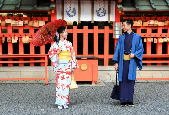 Det er ikke ualmindeligt at se folk i traditionelle dragter i Kyoto. Foto Anders Stoustrup
