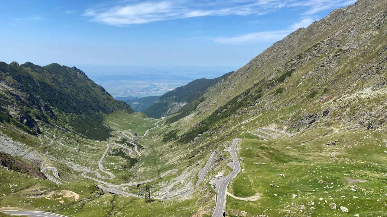 Vi kører ad Transfăgărășan, som ofte omtales som en af verdens mest spetakulære veje. Foto Lone Andersen