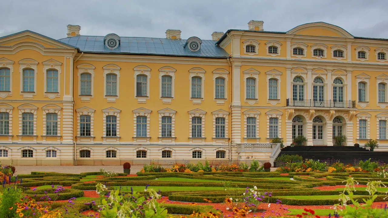 Det smukke Kadriorg Slot som blev bygget i 1718 af den russiske zar Peter den Store. Foto Viktors Farmor