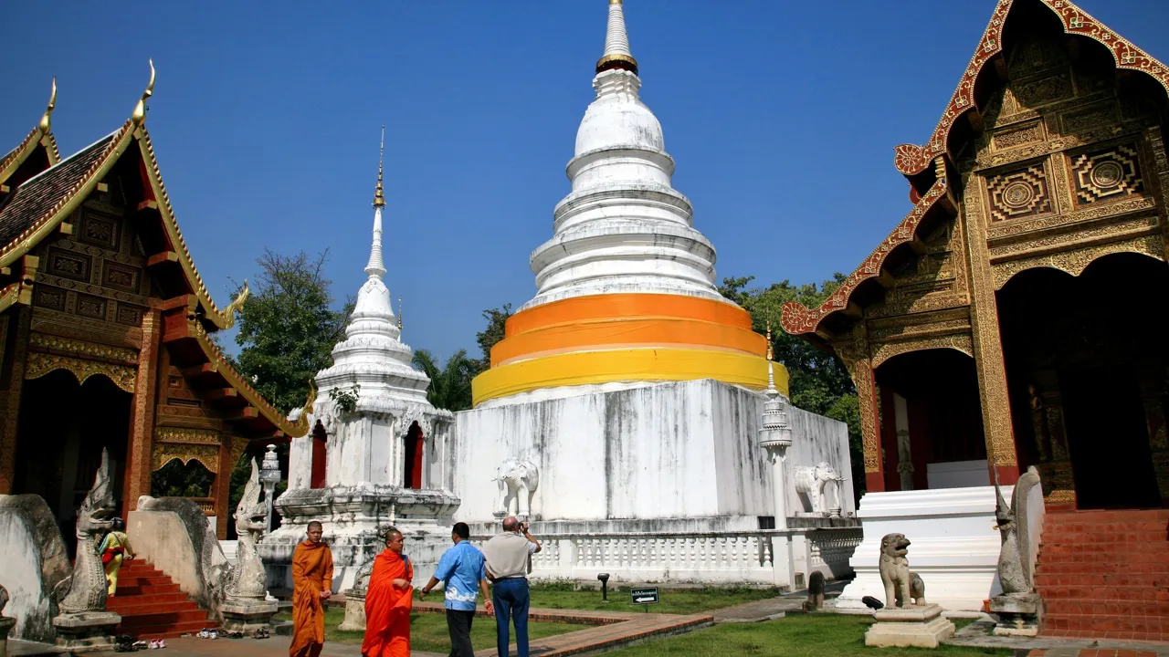 Chiang Mai er særdeles rig på templer. Her sers Wat Phra Singh, der gemmer på fantastiske vægmalerier. Foto af Anders Stoustrup