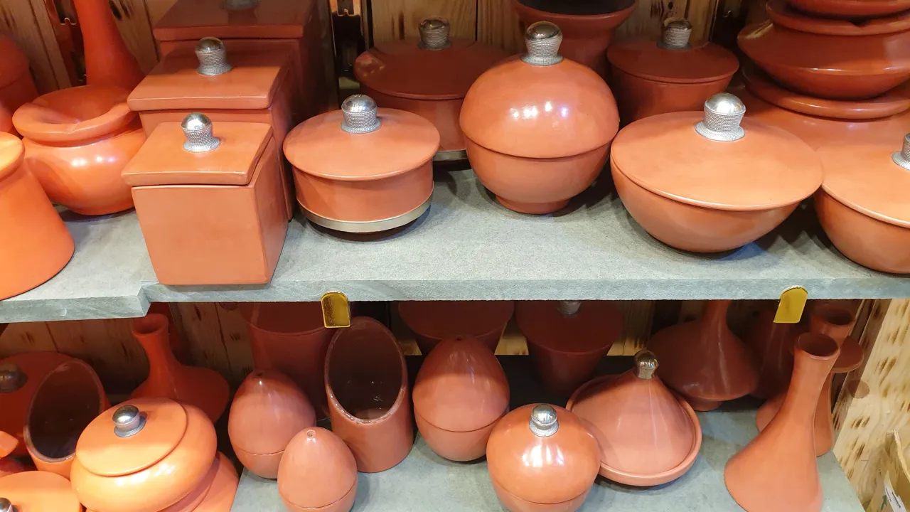 Produkter i tadelakt fås i souk'en i Marrakesh. Foto Kirsten Gynther Holm