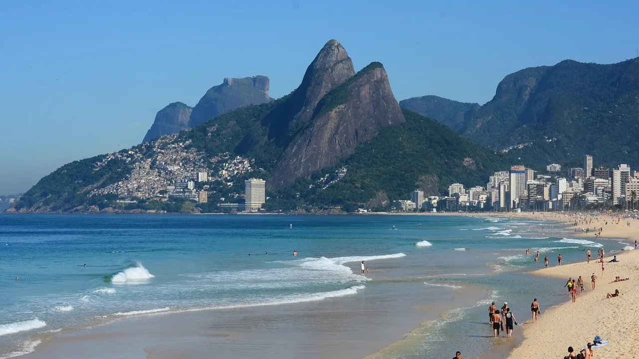 Rio de Janeiro er berømt for de flotte strande, bl.a. Ipanema. Foto Viktors Farmor